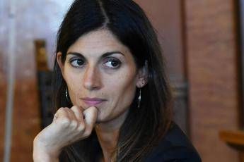 Brexit come Auschwitz, Raggi si dissocia da vignetta Marione Brexit come Auschwitz, Raggi si dissocia da vignetta Marione