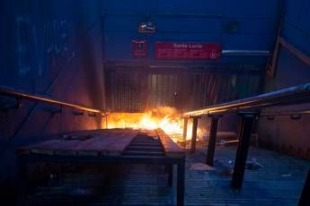 Cile, metro in fiamme per protesta Cile, metro in fiamme per protesta