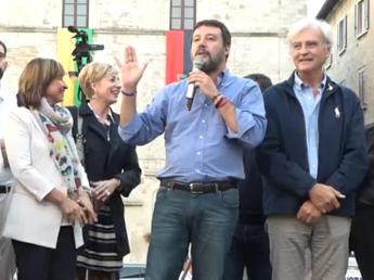 Salvini: Renzi pallone gonfiato, nemmeno il padre lo vota