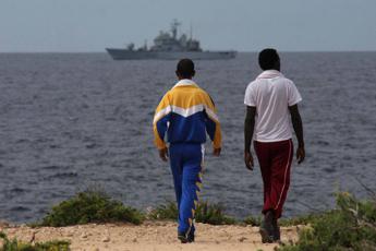 Migranti, Pd-Iv-Leu scrivono a Conte: Soluzione dignitosa per Lampedusa