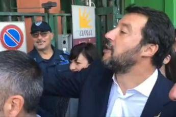 Salvini resta fuori da stabilimento Ama: Mica siamo a Fort Knox Salvini resta fuori da stabilimento Ama: Mica siamo a Fort Knox