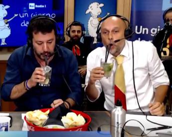 Salvini: Pressione 100-130, stop formaggi. E brinda col mojito