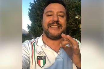 Salvini visita stalla: Tasseranno anche emissioni delle vacche Salvini visita stalla: Tasseranno anche emissioni delle vacche