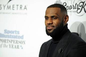 Incendi in California, LeBron James manda furgoncino dei taco ai pompieri