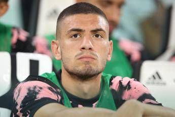 Demiral appoggia i raid in Siria, insulti e proteste sui social