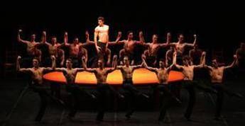 Roberto Bolle ritorna alla Scala in scena con il 'Bolero' di Maurice Béjart Roberto Bolle ritorna alla Scala in scena con il 'Bolero' di Maurice Béjart