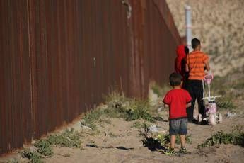 Il muro di Trump? Basta una sega da 100 dollari per passare Il muro di Trump? Basta una sega da 100 dollari per passare