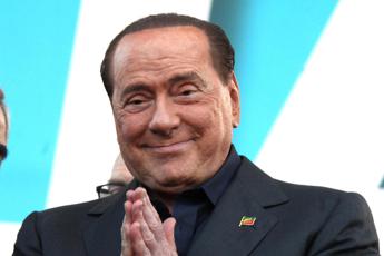 Berlusconi, telefonata a sorpresa ai senatori