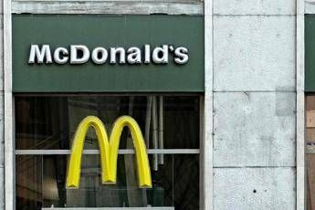 Concorso troppo facile, McDonald's paga 400mila euro di premi Concorso troppo facile, McDonald's paga 400mila euro di premi