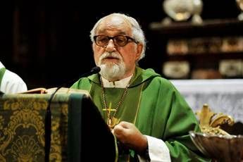 Migranti, padre Zanotelli: Spari libici crudeltà disumana, Ue dov'è? Migranti, padre Zanotelli: Spari libici crudeltà disumana, Ue dov'è?
