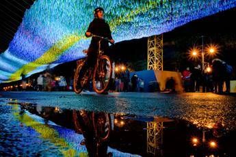 Là dove c'era il Muro ora c'è una ciclabile Là dove c'era il Muro ora c'è una ciclabile