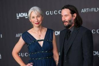 Keanu Reeves ha una nuova compagna, fan spietate sul web Keanu Reeves ha una nuova compagna, fan spietate sul web