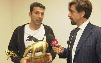 Buffon riceve il Tapiro d'oro, ecco perché Buffon riceve il Tapiro d'oro, ecco perché