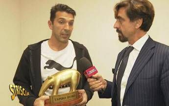 Buffon riceve il Tapiro d'oro, ecco perché