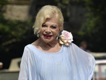 Sandra Milo e lo stalker: Lettere e foto da un ragazzo Sandra Milo e lo stalker: Lettere e foto da un ragazzo
