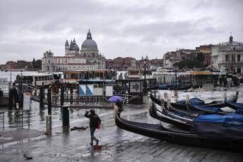 Mose non attivo, acqua alta a Venezia