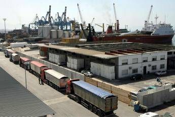 Onorato Armatori, marittimi in piazza a difesa gruppo: 7.000 famiglie a rischio Onorato Armatori, marittimi in piazza a difesa gruppo: 7.000 famiglie a rischio