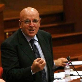 Oliverio: Bando per formare giovani su profili digitali innovativi Oliverio: Bando per formare giovani su profili digitali innovativi