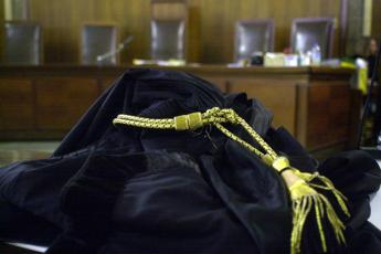 30 anni per omicidio del marito, Corte Assise dimezza la pena