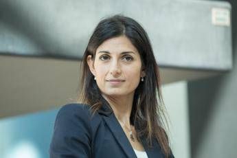 Lega manifesta a Roma, Raggi: Staccate i citofoni Lega manifesta a Roma, Raggi: Staccate i citofoni