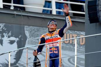 Marquez 'cannibale' fa 12, vince anche a Valencia Marquez 'cannibale' fa 12, vince anche a Valencia