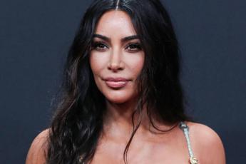 Passaporto falso con foto di Kim Kardashian, arrestata 29enne