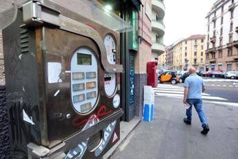 Iva ridotta per anticoncezionali e assorbenti, proposte M5S Iva ridotta per anticoncezionali e assorbenti, proposte M5S
