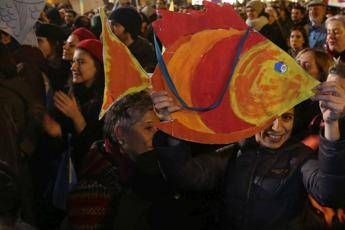 'Arcipelago delle Sardine' su Fb con il cuore in Puglia 'Arcipelago delle Sardine' su Fb con il cuore in Puglia