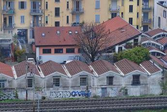 Incendio ai Navigli, corpo ragazza carbonizzato Incendio ai Navigli, corpo ragazza carbonizzato