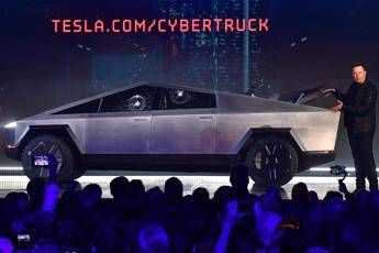 'Blade Runner' è tra noi: ecco il Cybertruck 'Blade Runner' è tra noi: ecco il Cybertruck