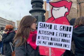 Roma in corteo per dire 'no' alla violenza sulle donne
