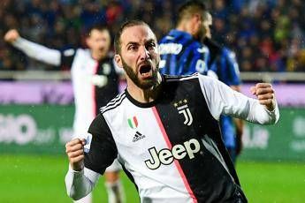 Tris Juve a Bergamo: doppietta Higuain, Dybala sigilla