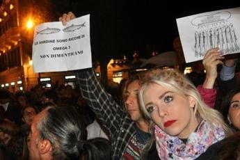 Prof a studenti: Con sardine in piazza? Vostra vita sarà inferno Prof a studenti: Con sardine in piazza? Vostra vita sarà inferno