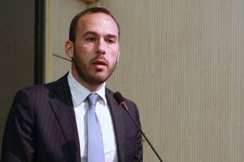 M5S, Di Stefano: Vaffa a chi cerca di imporci bipolarismo M5S, Di Stefano: Vaffa a chi cerca di imporci bipolarismo
