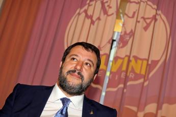 Salvini a Civitavecchia, intonano 'Bella ciao'