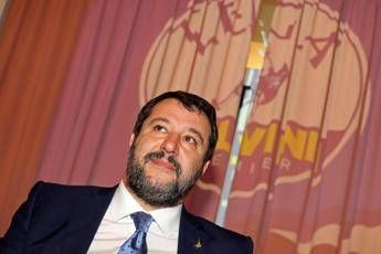 Salvini a Civitavecchia, intonano 'Bella ciao' Salvini a Civitavecchia, intonano 'Bella ciao'