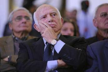 Coronavirus, Pomicino: Contributo da più ricchi in cambio di 'pace fiscale' Coronavirus, Pomicino: Contributo da più ricchi in cambio di 'pace fiscale'