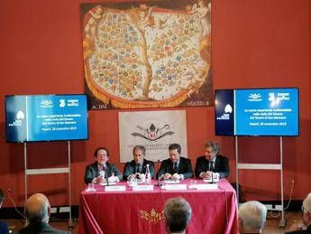 Philippe Daverio svela i segreti del Tesoro di San Gennaro Philippe Daverio svela i segreti del Tesoro di San Gennaro