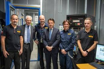 Pirelli, premier Conte visita centro R&S a Milano Pirelli, premier Conte visita centro R&S a Milano