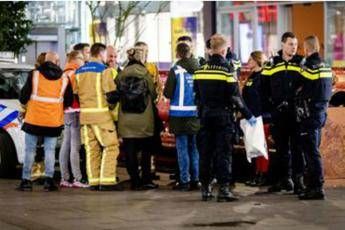 Olanda, accoltellamento all'Aja: tre feriti Olanda, accoltellamento all'Aja: tre feriti