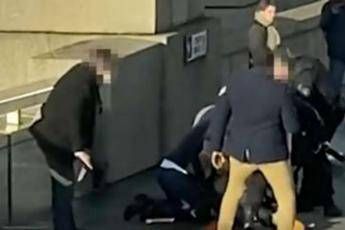 Londra, uno dei passanti 'eroi' è un assassino Londra, uno dei passanti 'eroi' è un assassino