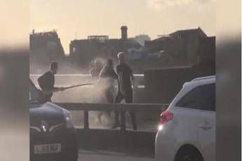 Londra, zanna di Narvalo ed estintore per bloccare l'attentatore Londra, zanna di Narvalo ed estintore per bloccare l'attentatore