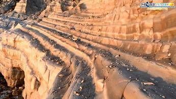 L'allarme di Mareamico: La Scala dei Turchi si sta sbriciolando L'allarme di Mareamico: La Scala dei Turchi si sta sbriciolando