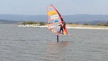 Primo corso italiano per il windsurf idrofoil, in vista delle Olimpiadi di Parigi 2024 Primo corso italiano per il windsurf idrofoil, in vista delle Olimpiadi di Parigi 2024