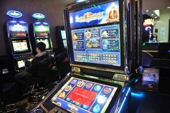 Covid-19, Agimeg: Con chiusura sale giochi per 5 mesi e mezzo l'erario brucia 5 mld Covid-19, Agimeg: Con chiusura sale giochi per 5 mesi e mezzo l'erario brucia 5 mld
