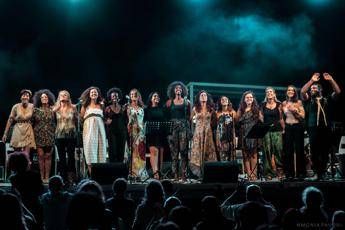 Ecco Almar'à, l'orchestra per la dignità delle donne arabe Ecco Almar'à, l'orchestra per la dignità delle donne arabe
