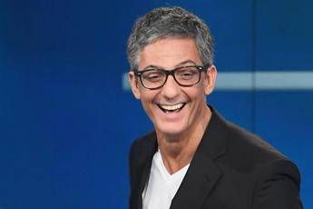 Fiorello e Zalone smontano il razzismo del prosecco Fiorello e Zalone smontano il razzismo del prosecco