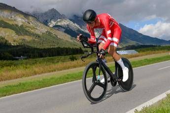 Ciclismo, ancora uno scontro: fratture multiple per Norsgaard Ciclismo, ancora uno scontro: fratture multiple per Norsgaard