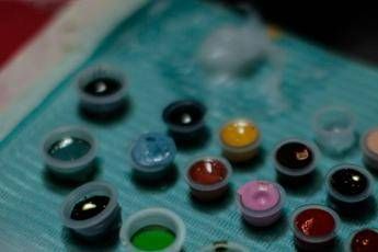 Tatuaggi, ritirato colore per rischio cancro Tatuaggi, ritirato colore per rischio cancro