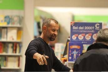 Sardine, Fabio Volo: In piazza con loro? Sarei ingombrante Sardine, Fabio Volo: In piazza con loro? Sarei ingombrante